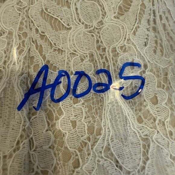 Love Fire Ivory Lace Short Romper Off Shoulder Elastic Waist Lined Size Medium - Picture 11 of 11